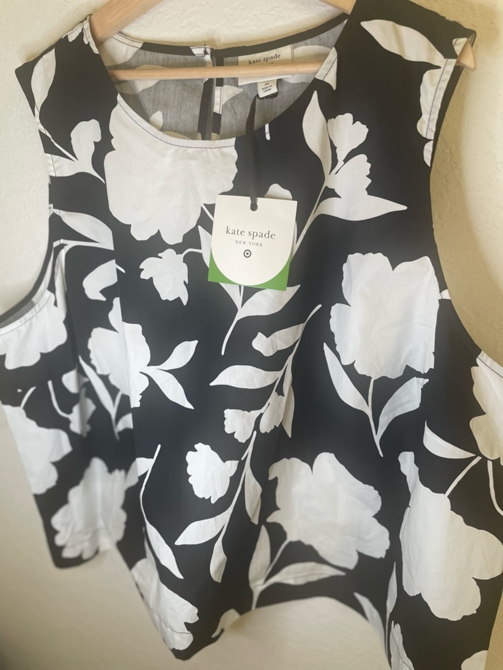 KATE SPADE ♠️ Black and White Floral Sleeveless Blouse 👚